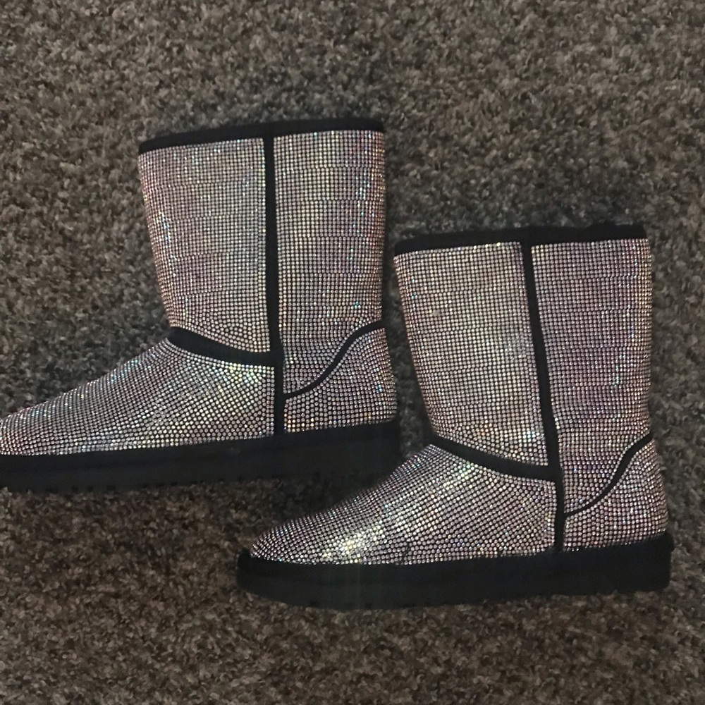 Brand New Encore Shoe Dept.Sparkling Silver Rhinestone Boots 7.5M